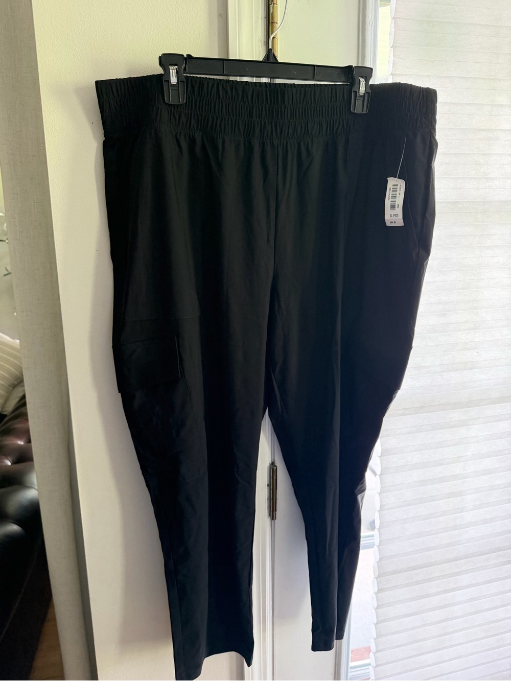 Old navy sleek tech cropped cargo pants
